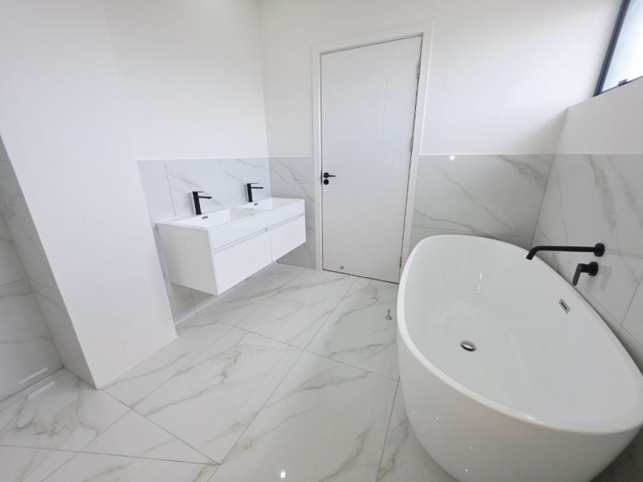 4 Bedroom Property for Sale in Sandown Western Cape